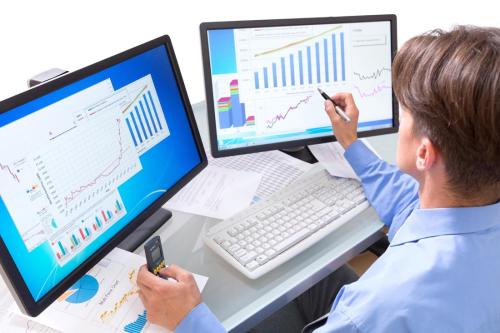  很多用戶都有這樣的體驗(yàn)：剛剛使用電腦的時候，電腦運(yùn)行很快，但用了一段時間之后電腦運(yùn)行就開始變慢。電腦運(yùn)行慢怎么辦？下面就讓小編為大家?guī)砣绾谓鉀Q電腦運(yùn)行慢的問題。